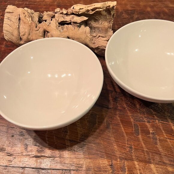 Two Soft White Footed Haeger 9" Stoneware Bowls - Picture 3 of 8